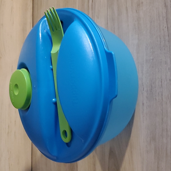 Tupperware Kitchen Tupperware Salad Keeper Poshmark